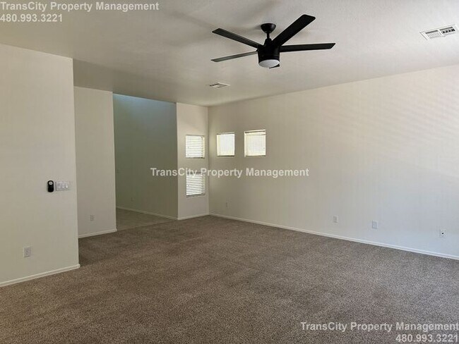 Building Photo - 4 Bedrroms 2 bathrooms, 2 car Garage, pati...