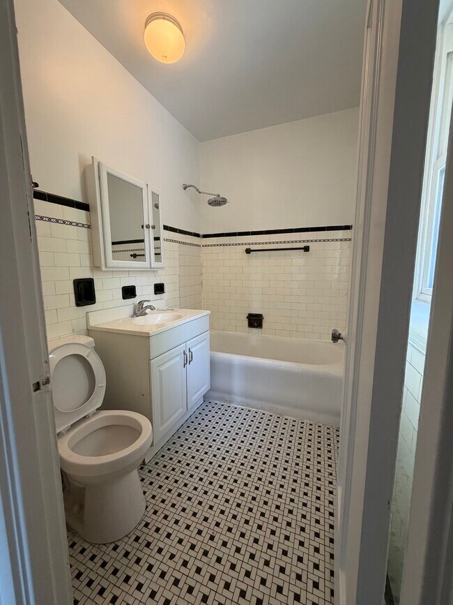 Foto del edificio - 3314 W Balmoral Ave