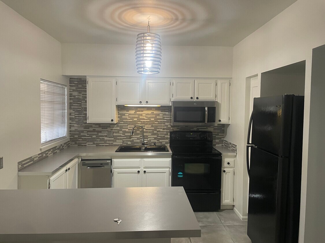 349 E Thomas Rd Unit E202, Phoenix, AZ 85012 - Condo for Rent in ...