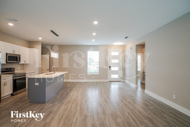 Building Photo - 1829 Superior Way