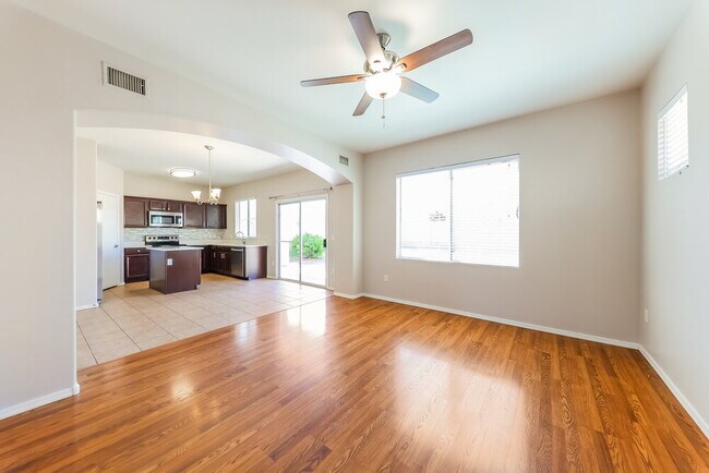 Foto del edificio - 12179 W Yuma St