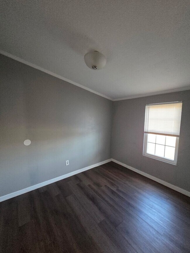 Foto del edificio - 3 Bed/2 Bath Mobile