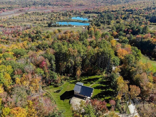 Foto del edificio - 32 New Canada Rd