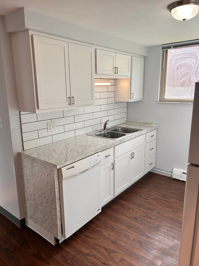 Foto del edificio - 6409 Glade Ave
