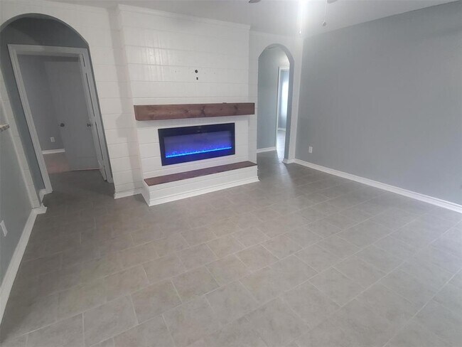 Foto del edificio - 5927 Golden Cove Rd