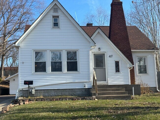Foto del edificio - 3 bedroom, 2 bath House with 2 car detache...
