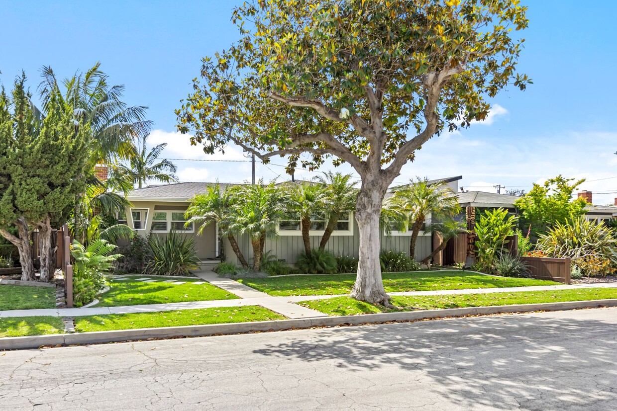 Primary Photo - Beautiful 3-bedroom, 2-bathroom house in L...