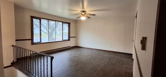 Building Photo - 3 Bedroom 1.5 Bathroom Available in Elizab...