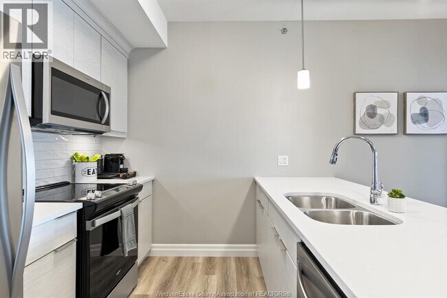 Building Photo - 728 Brownstone Dr