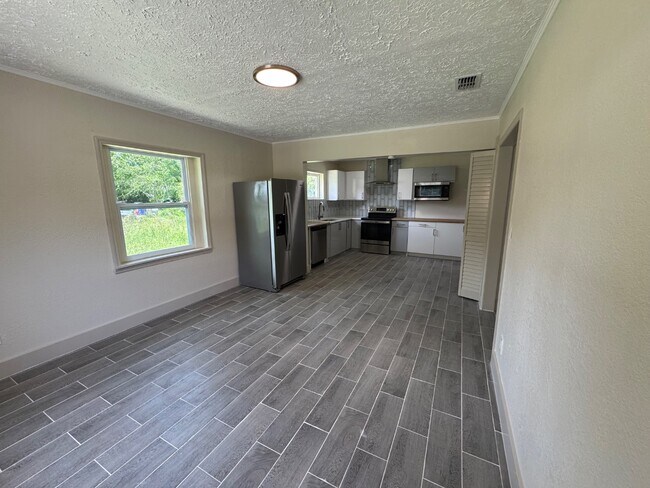 Foto del edificio - 560 Aiken St