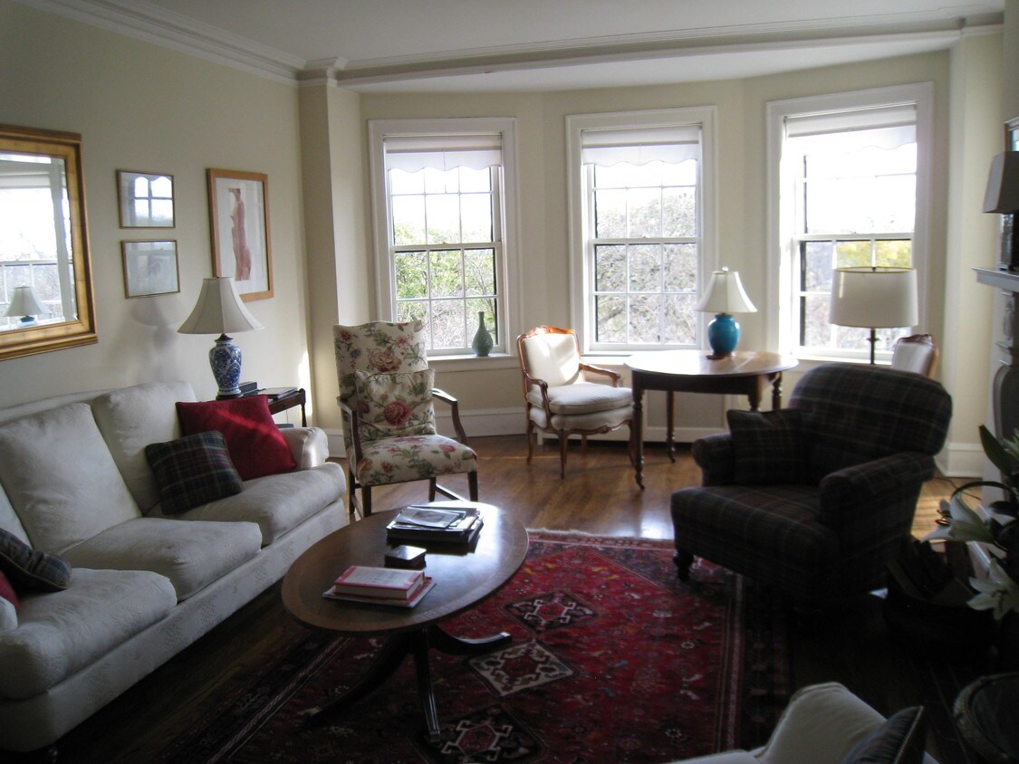 Sala de estar - 2608 N Lakeview Ave
