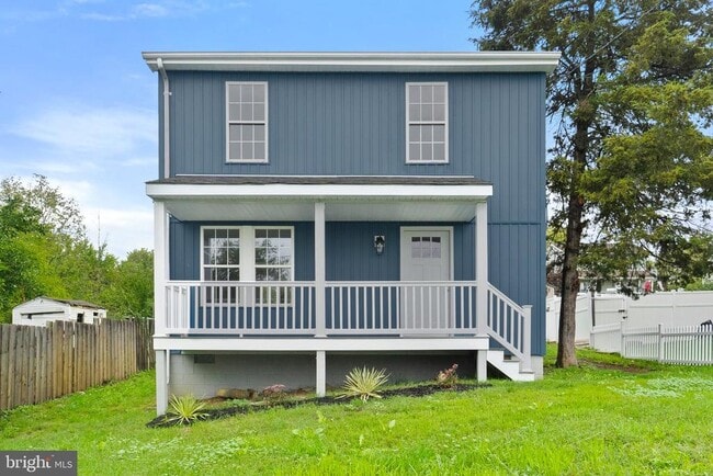 Building Photo - 558 Branch St