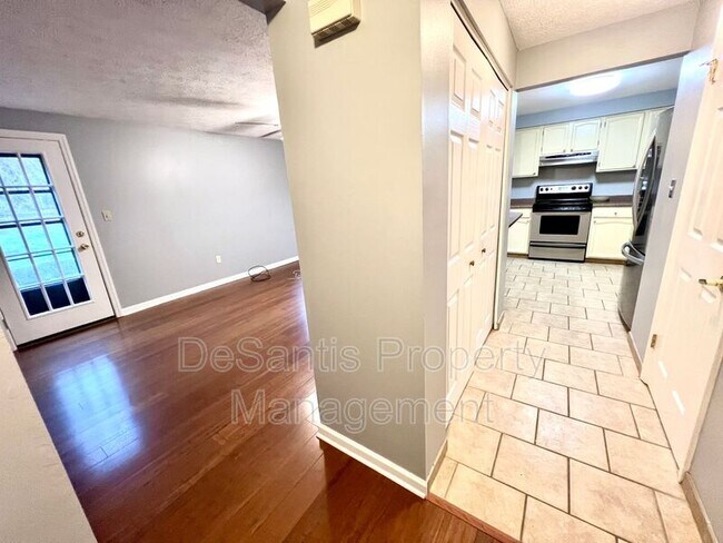 Building Photo - 103 Little Glen Dr