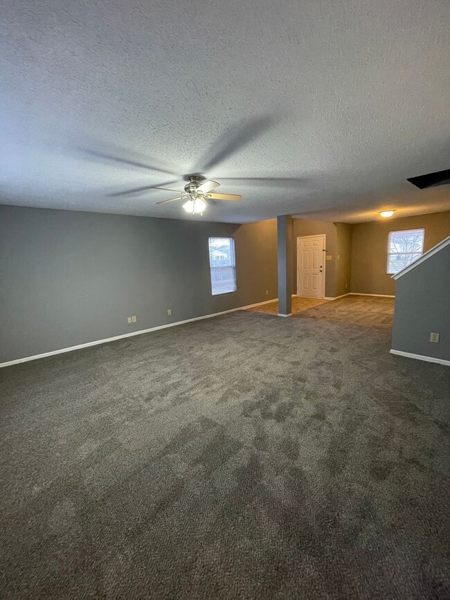 Building Photo - 843 Streamside Dr