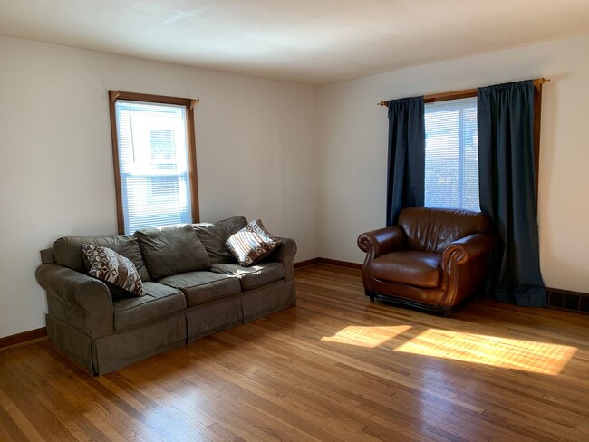 Building Photo - $100 Gift Card Leasing Special! 4-Bed Sing...