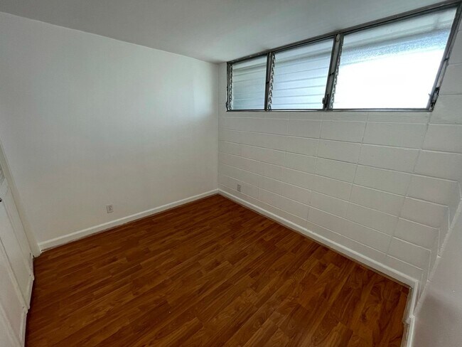Foto del edificio - Pool on site! 2 bed 1 bath 1 parking locat...