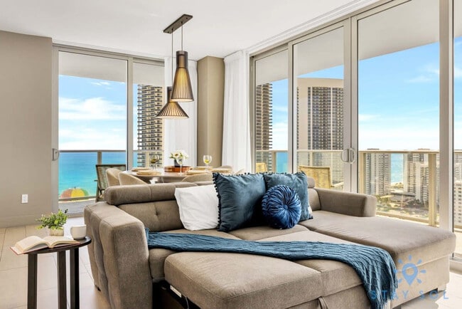 Building Photo - 4010 S Ocean Dr