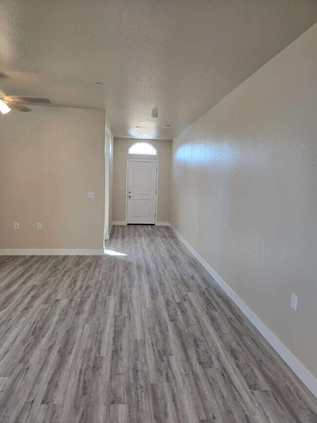 Foto del edificio - Newly Constructed North Merced Home! Uniqu...