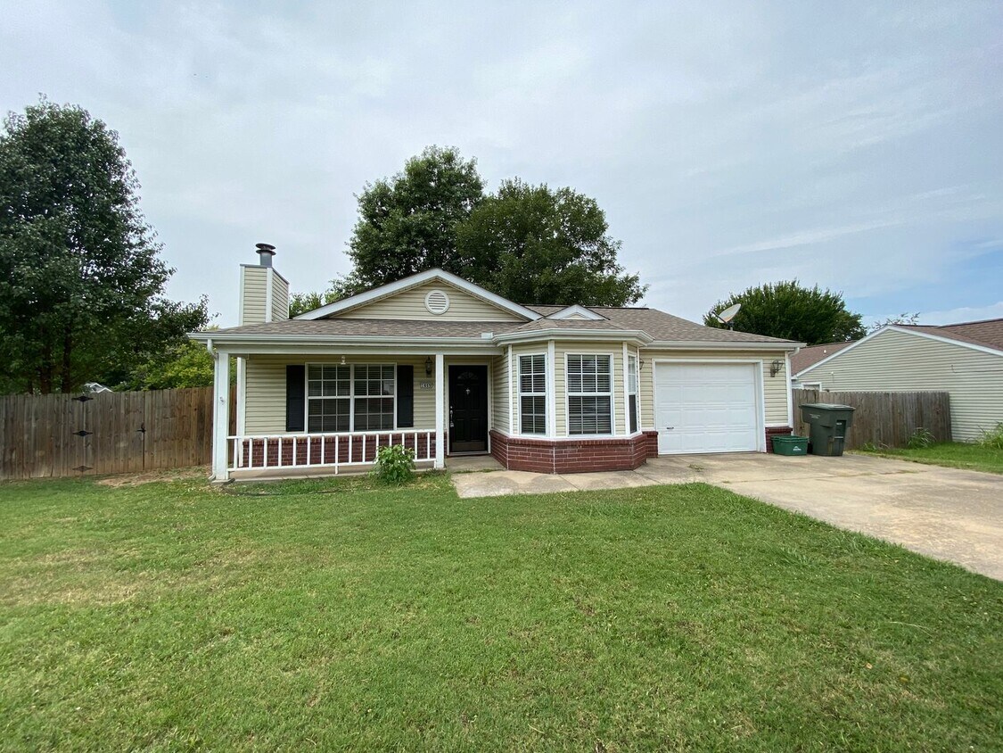 Primary Photo - Adorable 3 Bedroom Home Fayetteville, AR!