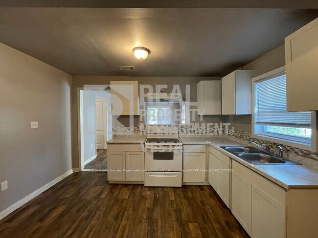 Building Photo - Charming Home on East Side of Macon
