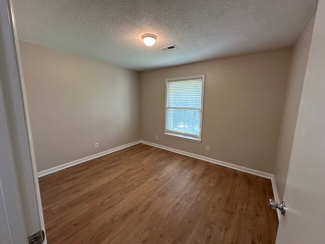 Building Photo - 2145 Westmead Dr SW