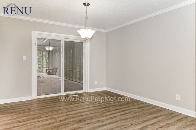 Foto del edificio - Now Available!