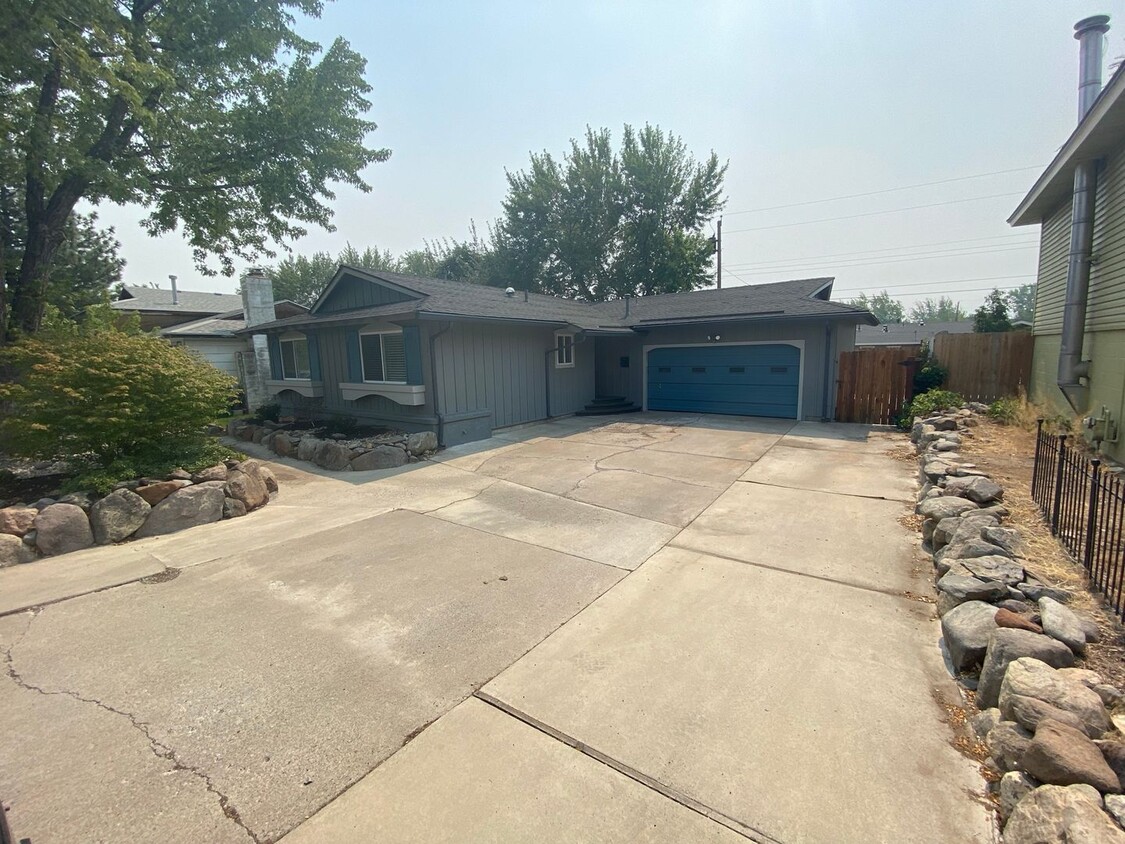 Primary Photo - 3420 Downey Ave