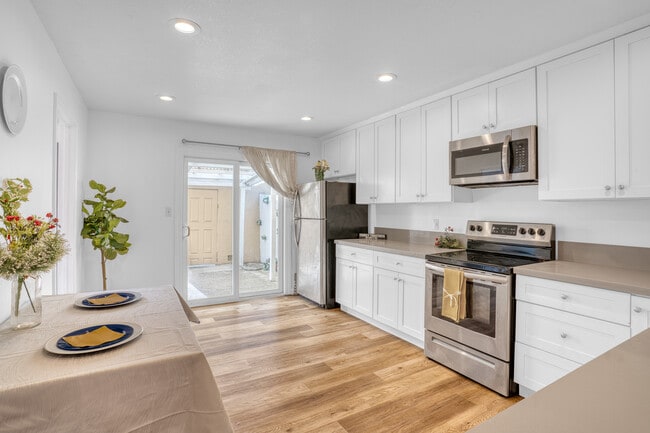 Building Photo - 4252 Comet Cir