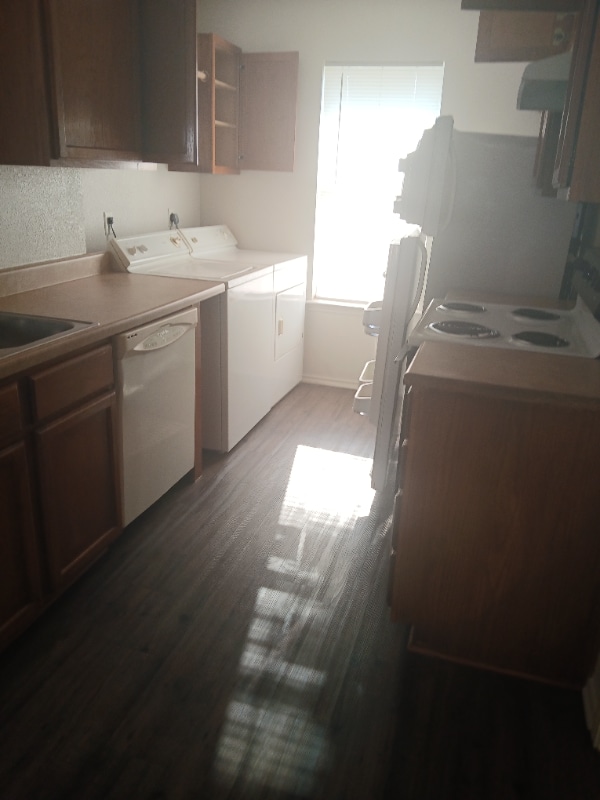 Foto del edificio - 5804 Redstone Dr