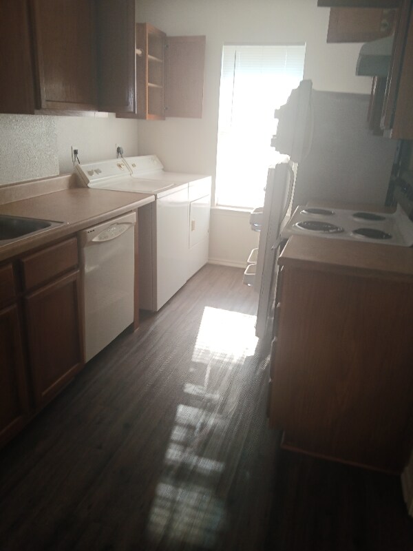 Building Photo - 5804 Redstone Dr