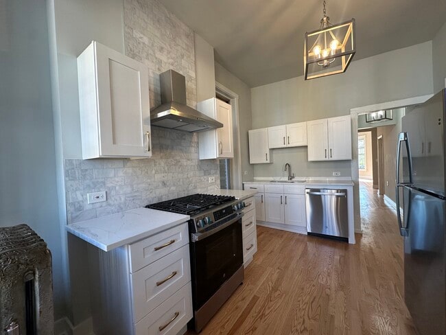 Building Photo - 1513 N California Ave