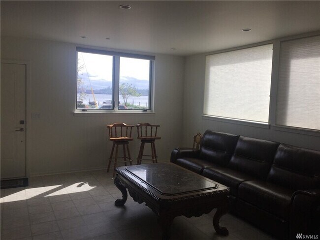 Building Photo - 1205 Harbor Ave SW