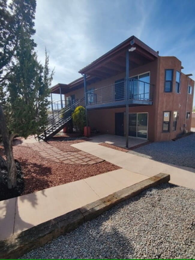 Building Photo - 1307 Rufina Ln