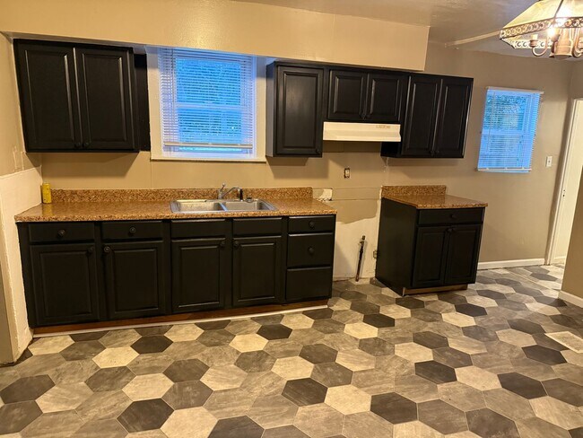 Foto del edificio - 3 BR/2 BA home on historic west end!