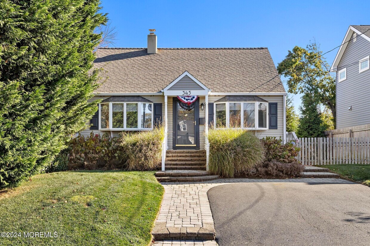 Foto principal - 345 MacArthur Ave