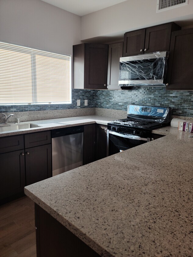Foto principal - 25905 Cypress St