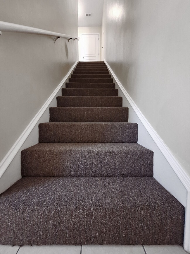 Building Photo - 1907 Maria Isabel Dr