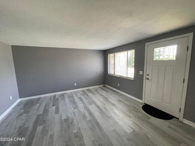 Building Photo - 816 Bradley Cir