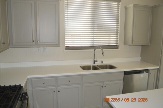 Foto del edificio - 3922 Dedication Dr