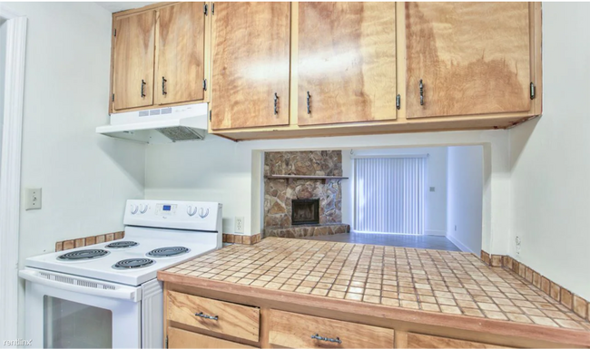Building Photo - 2 br, 1.5 bath Duplex - 4777 Leah Lane 4777