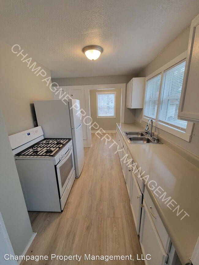 Building Photo - 2 br, 1 bath House - 1919 E 69th Terr
