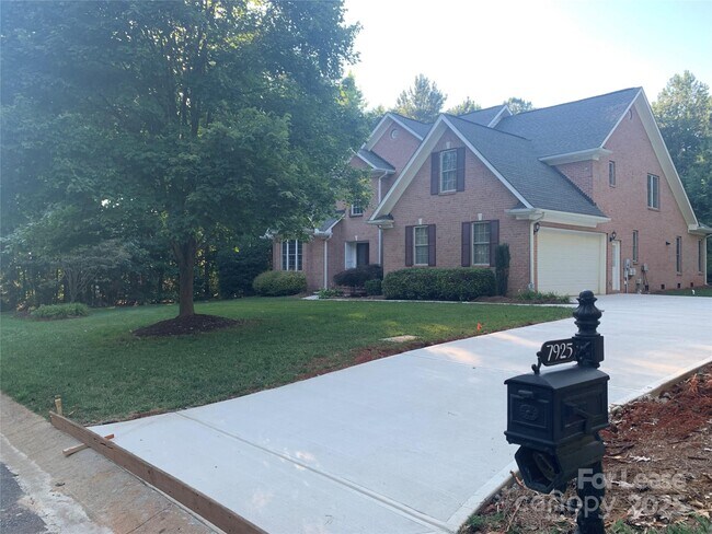 Foto del edificio - 7925 Bay Pointe Dr