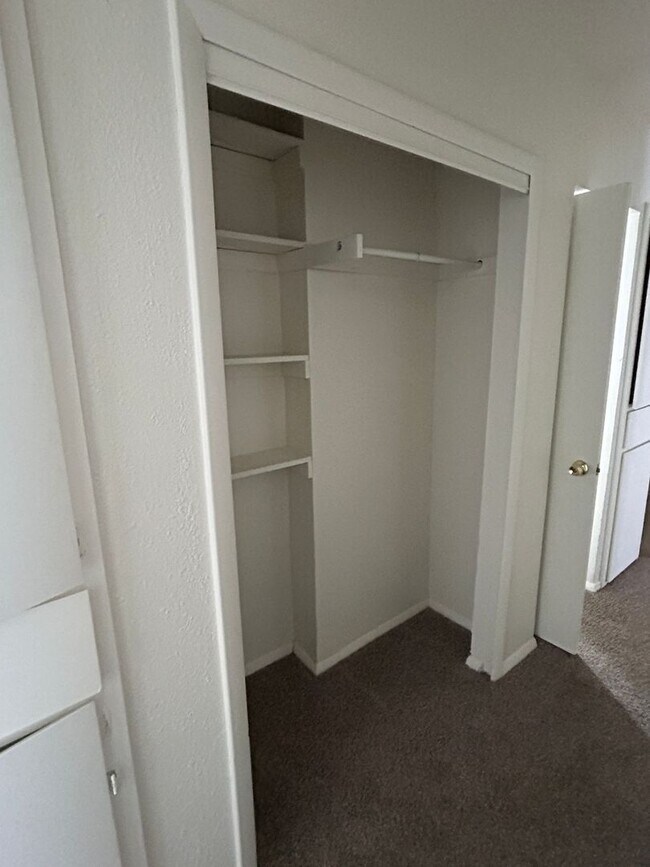 Foto del edificio - Spacious 3 Bedroom w/ 2 Car Garage