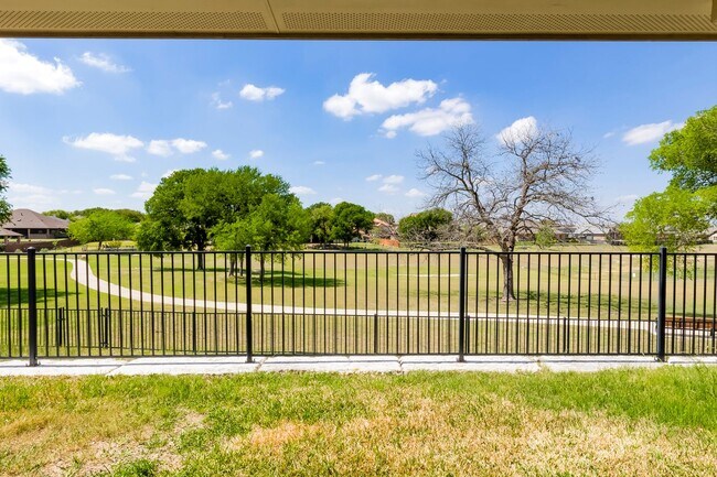 Foto del edificio - 7026 Chimney Hill Dr