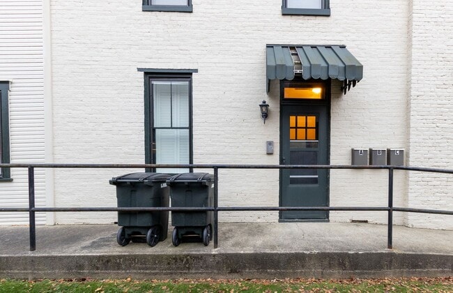 Building Photo - 204 N Columbus St