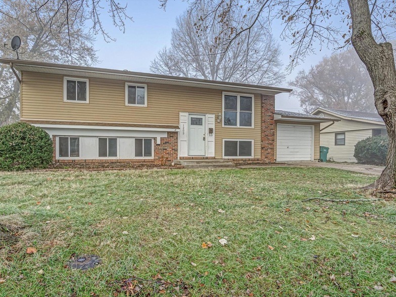 1203 Princeton Drive - House Rental in O'Fallon, IL | Apartments.com