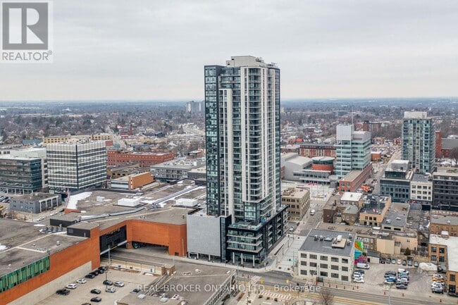 Building Photo - 60 Charles St W