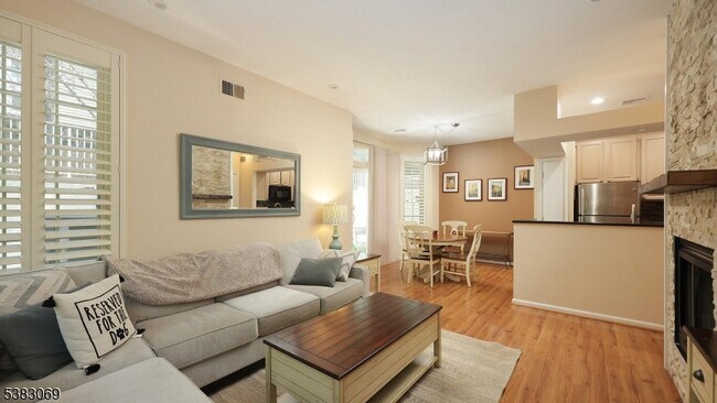 Building Photo - 19 Quail Brook Ct