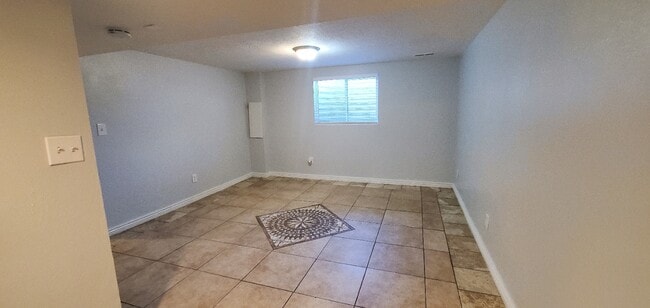 Building Photo - 5295 S 1760 W