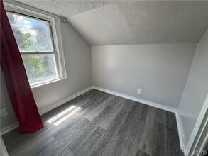 Building Photo - 108 Gold St
